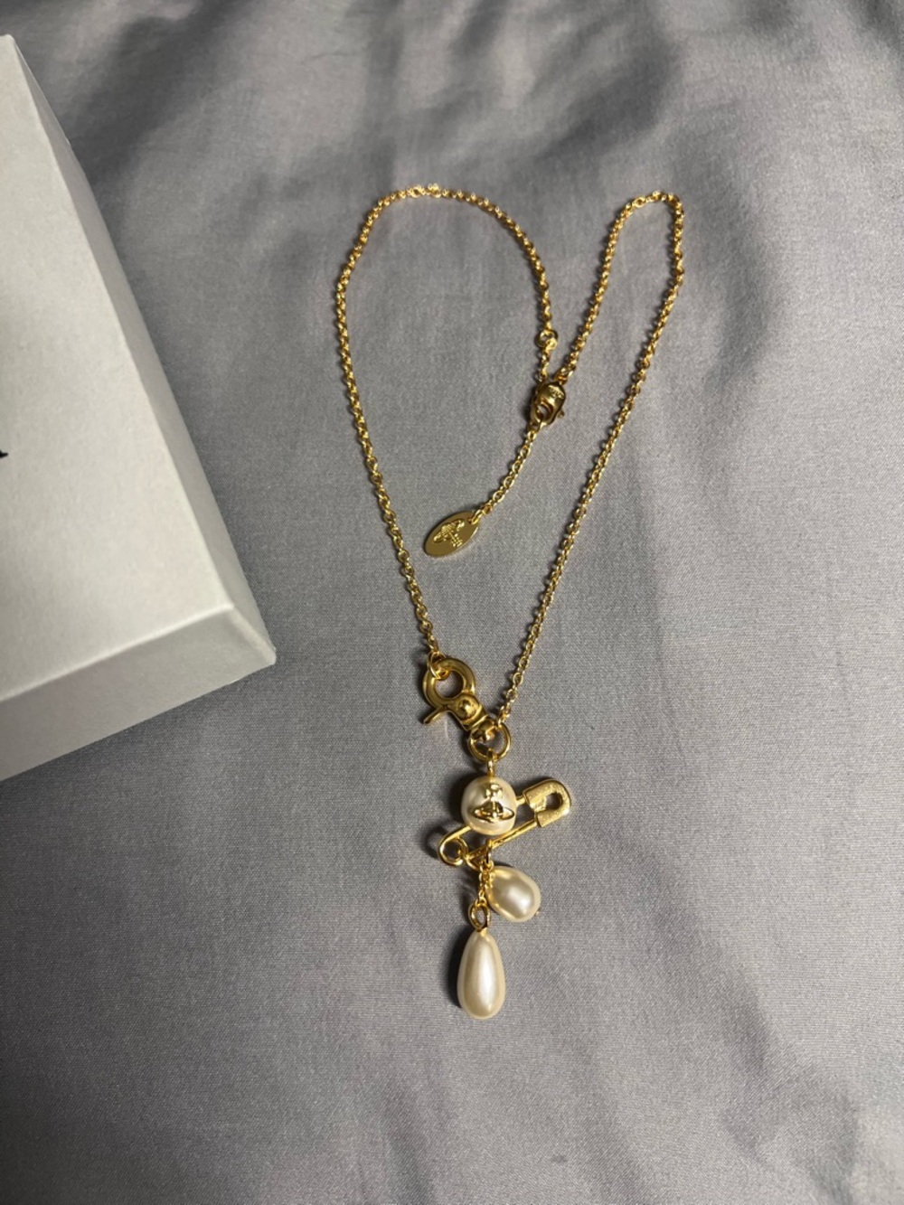 Vivienne Westwood Claude Small Gold-tone Pearl Teardrops Necklace - Picture 6 of 9